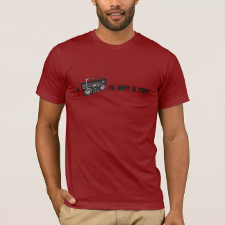 Camiseta Boombox no es un juguete