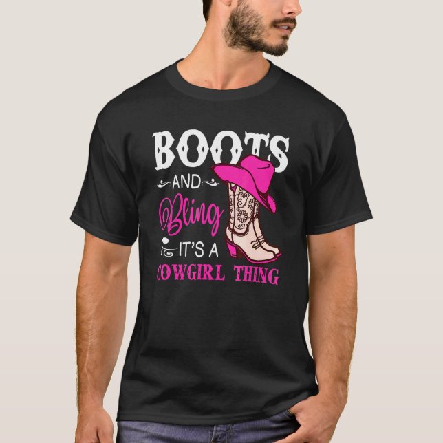 Camiseta Boots and Bling It's A Cowgirl Thing Rodeo Gorra (Anverso)