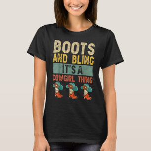 Camiseta Boots and Bling It's A Cowgirl Thing Rodeo Gorra