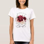 Camiseta Borgoña Champagne Madre de la novia<br><div class="desc">Elegante rojo borgoña, boda de tema floral de marfil de champán madre de la camiseta de la novia con elegante ramo de Borgoña, rosas de color de marfil de champán peonías y hojas de eucalipto verde salado. Comuníquese conmigo para obtener ayuda sobre la personalización o si necesita cualquier otro producto...</div>