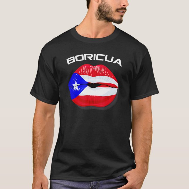 Camiseta Boricua besa bandera de Puerto Rico levanta diseño (Anverso)