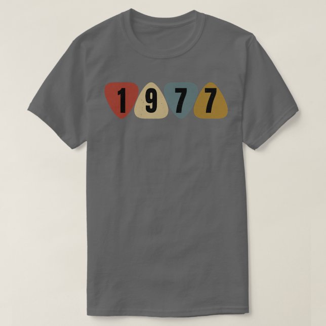 Camiseta Born In 1977 Guitarist Guitar Pick Music Birthday  (Diseño del anverso)