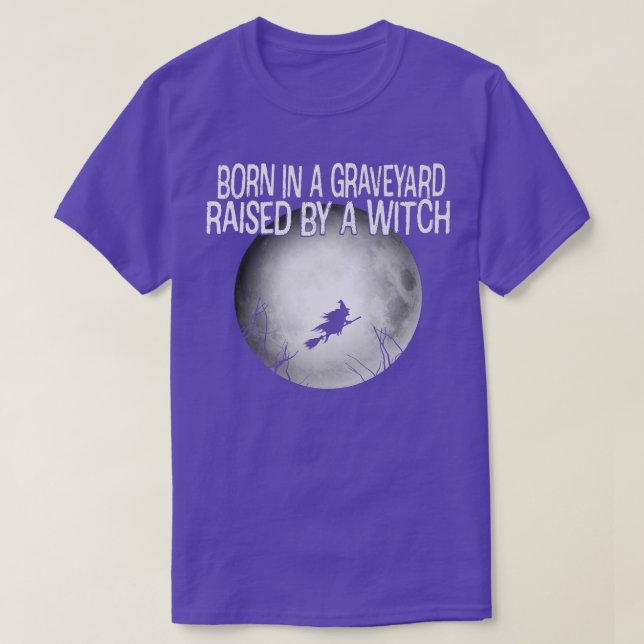 Camiseta Born In A Graveyard Raised By A Witch Halloween 11 (Diseño del anverso)