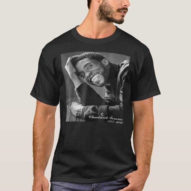Camiseta Boseman Forever Chadwick Essential  (Anverso)