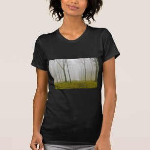 Camiseta Bosque de fantasía con neblina y follaje amarillo