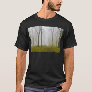 Camiseta Bosque de fantasía con neblina y follaje amarillo