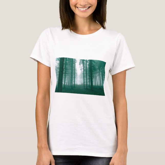 Camiseta Bosque de fantasía con niebla en verde (Anverso)