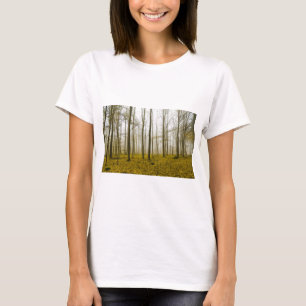Camiseta Bosque de fantasía con niebla y hojas amarillas