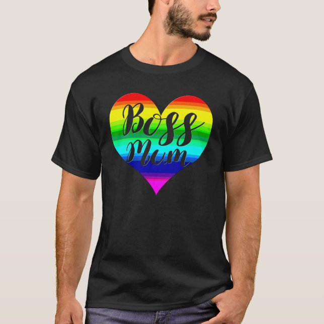 Camiseta Boss Mum Rainbow Heart Mom Loves That She's In Cha (Anverso)