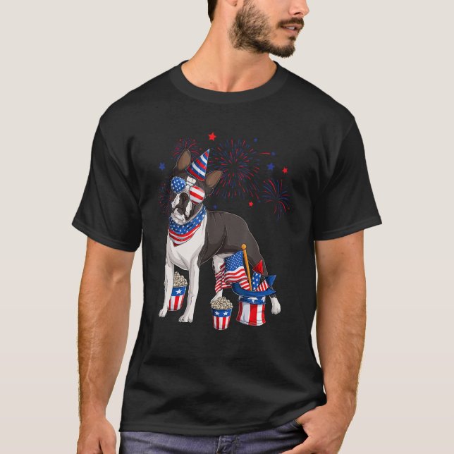 Camiseta Boston Terrier Dog Wearing 4th of July Sunglasses  (Anverso)