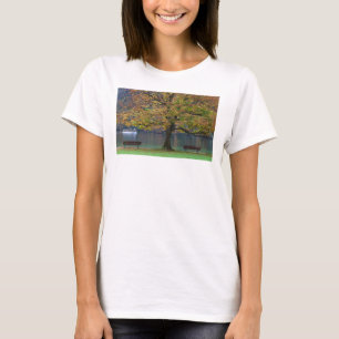 Camiseta Bote en un lago en otoño, Alemania