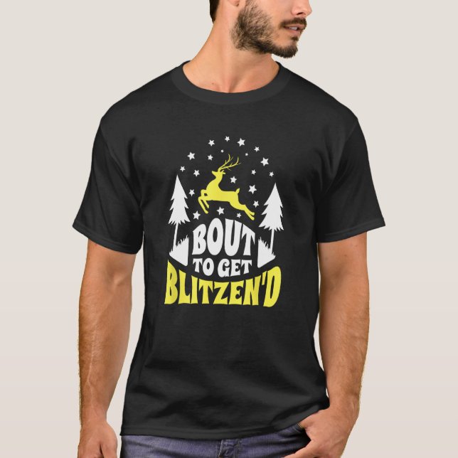 Camiseta Bout to Get Blitzen d  Reindeer Drinking (Anverso)