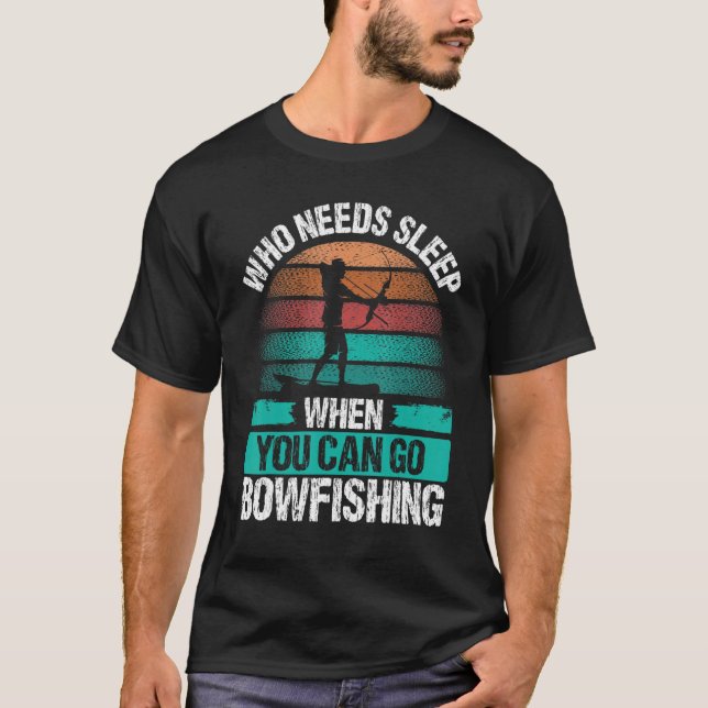 Camiseta Bowfishing Who needs Sleep Airboat Fisherman Bowfi (Anverso)