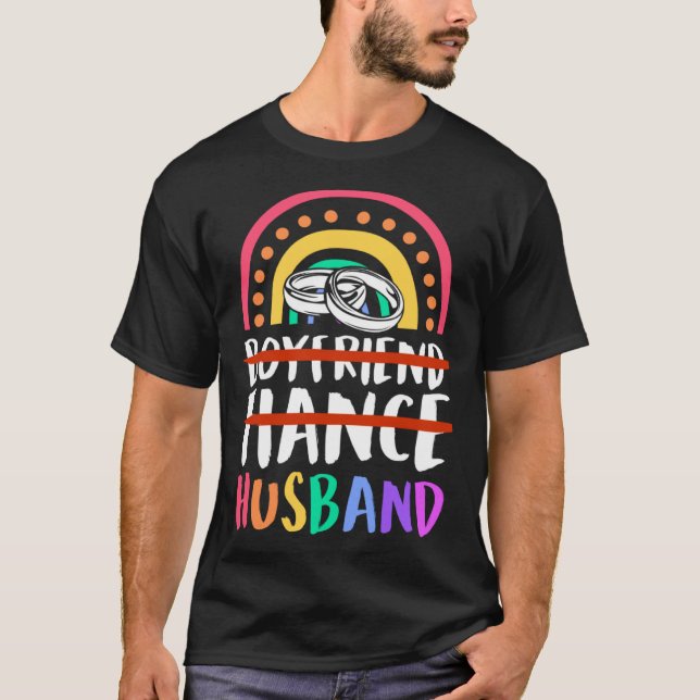 Camiseta Boyfriend Fiance Husband Gay Pride Wedding Bohemia (Anverso)