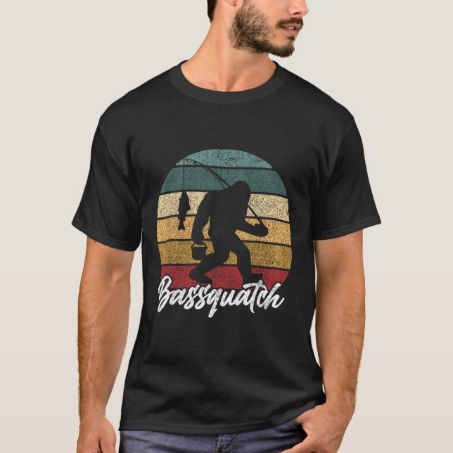 Camiseta ¡Bquatch! B Fisherman Sasquatch Funny Bigfoot Fish (Anverso)