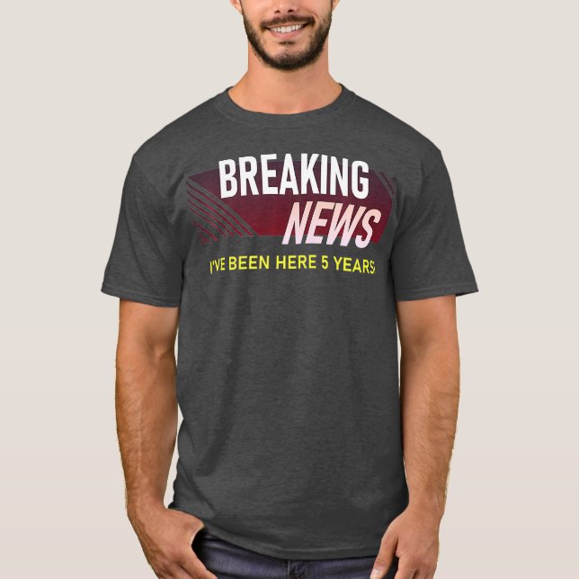 Camiseta Breaking News 5 años de trabajo por año empleado (Anverso)