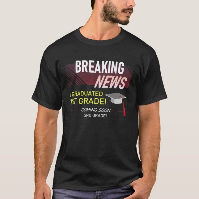 Camiseta Breaking News I Graduated 1st Grade  Graduation Me (Anverso)
