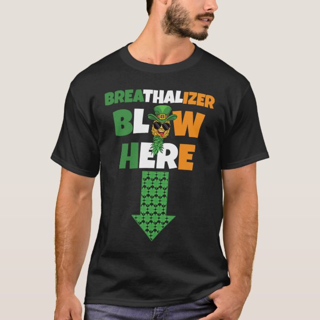 Camiseta Breathalizer Blow Here St Patricks Day Pineapple S (Anverso)