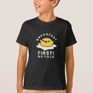 Camiseta Breggfast First No Yolk Funny Egg Pun Dark BG