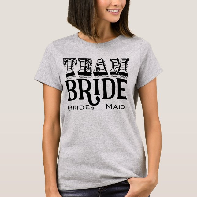 Camiseta Bridesmaid Team Brie Hand Letter Black Ink (Anverso)