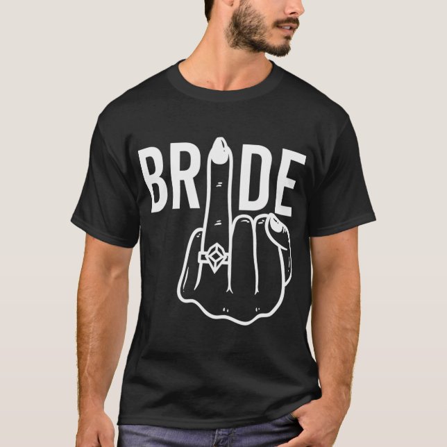 Camiseta Brie Ring Finger Flip Off Bachelorette Party (Anverso)