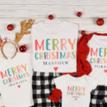 Camiseta Brillante y colorida familia navideña de cerezo na<br><div class="desc">Esta sencilla y divertida camiseta para adultos de Feliz Navidad te ofrece un lugar para que añades un nombre,  con ‘Feliz Navidad’ en una colorida tipografía brillante. Disponible en todos los tamaños para que el diseño perfecto para sus camisetas Navidades familiares a juego.</div>