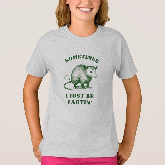 Camiseta Broma de Flatulencia de Zarigüeya – A veces simple (Anverso)