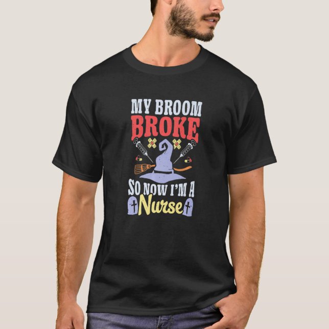 Camiseta Broom Broke Now I'm Nurse Halloween Costume Witch  (Anverso)