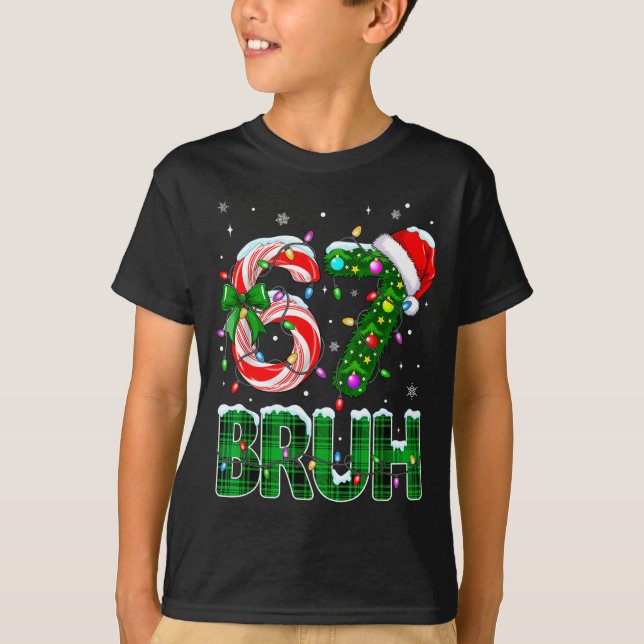 Camiseta Bruh 67 Six Seven 6 7 Meme Christmas Tree Candy Ca (Anverso)
