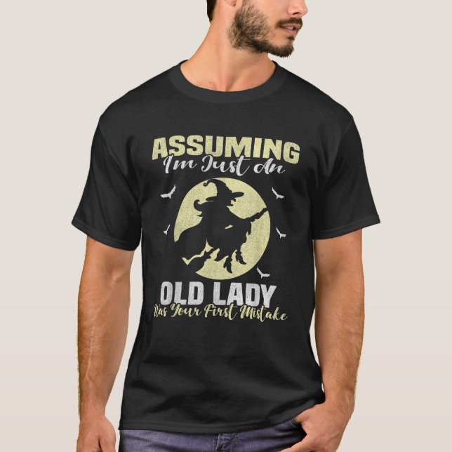 Camiseta Bruja Asumiendo que sólo una anciana era tu primer (Anverso)