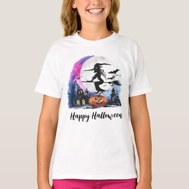 Camiseta Bruja de Halloween volando sobre casa embrujada (Anverso)