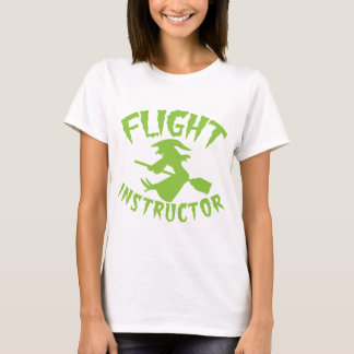 Camiseta Bruja del instructor del vuelo en un palo de