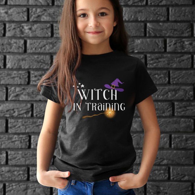 Camiseta Bruja en el entrenamiento - Halloween en coinciden (Subido por el creador)