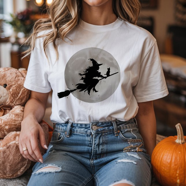 Camiseta Bruja espeluznante de Halloween volando a través d (Subido por el creador)
