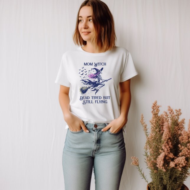 Camiseta Bruja Mamá Esqueleto Cansadísimo Volando Escoba (Subido por el creador)