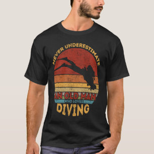 Camiseta Buceador de Scuba nunca subestima a un anciano que