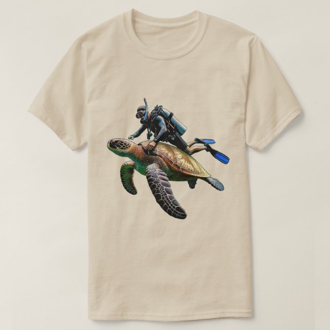Camiseta Buceo SCUBA nadando con una gran tortuga URM (Diseño del anverso)