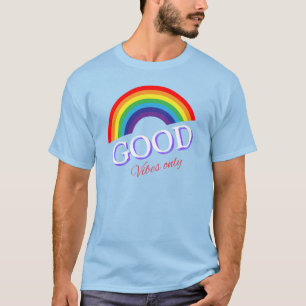 Camiseta Buenos Vibes Solo Amor Arcoíris diseño