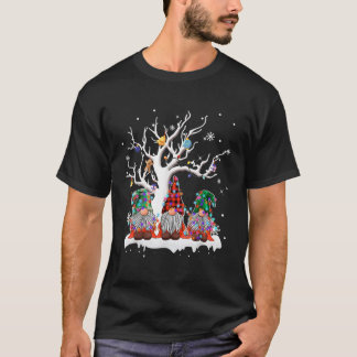 Camiseta Búfalo de gnomo lindo con luz de árbol de Navidad