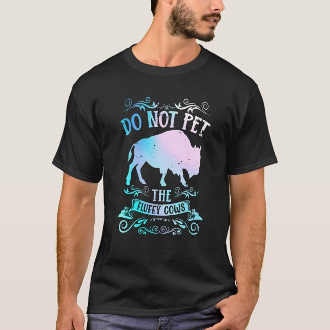 Camiseta Buffalo  Bison Do Not Pet The Fluffy Cows (Anverso)