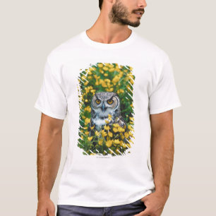 Camiseta Búho observado naranja en el prado de flores