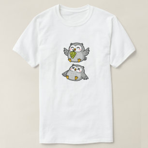 Camiseta Búhos de dibujos animados lindos comiendo uvas Búh