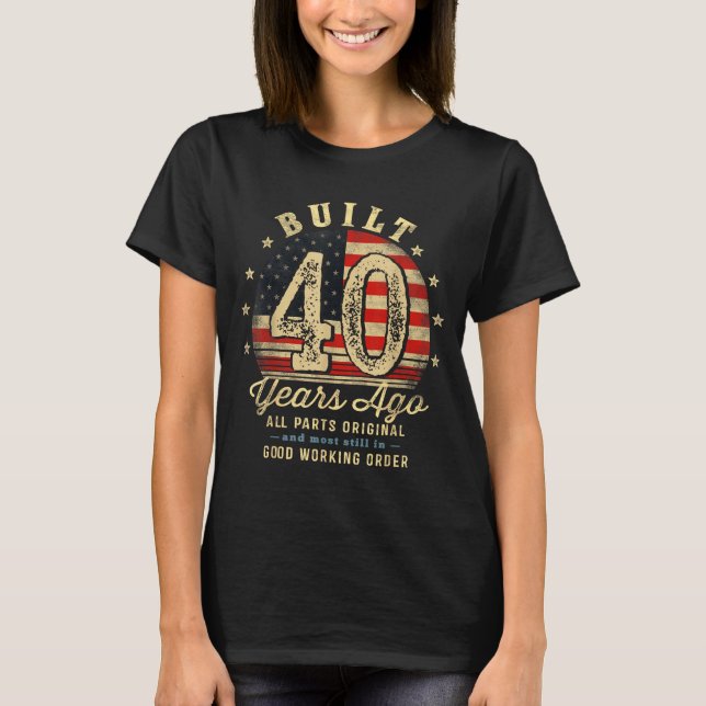 Camiseta Built 40 Years Ago Funny 40th Birthday Usa Flag  (Anverso)