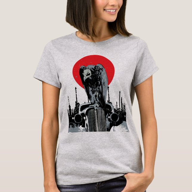 Camiseta Buitre en Coche Antiguo con Sol Rojo (Anverso)