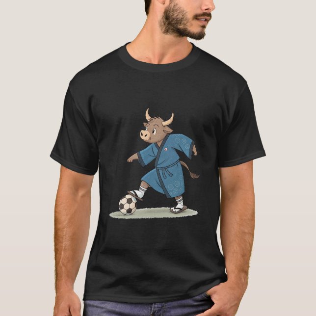 Camiseta Bull playing soccer in karate kimono (Anverso)