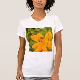 Camiseta Bumblebee on a Sulfur Cosmos