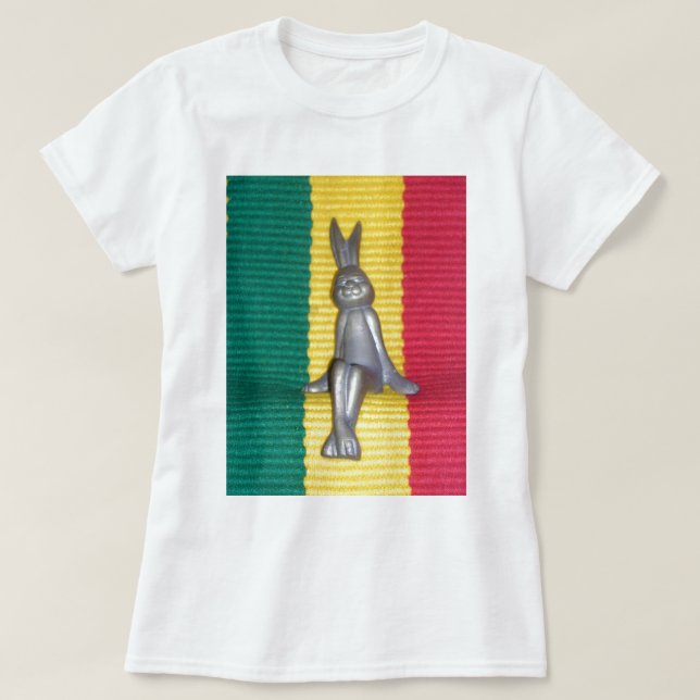 Camiseta Bunny in Rasta Colours: Un toque de arte groovy im (Diseño del anverso)