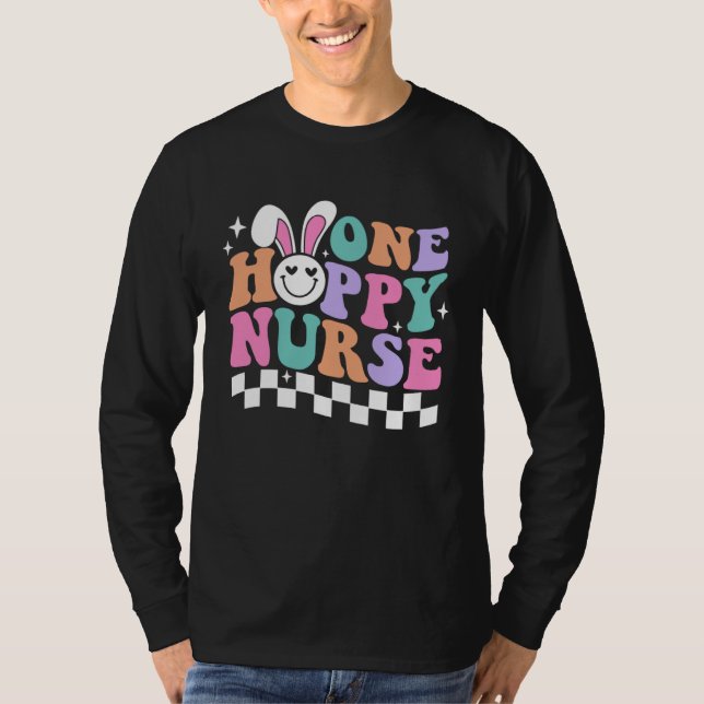Camiseta Bunny One Hoppy Nurse Happy Easter Day Groovy Retr (Anverso)