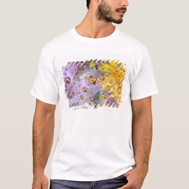 Camiseta Burbujas abstractas con flores. Crédito como:Nancy (Anverso)