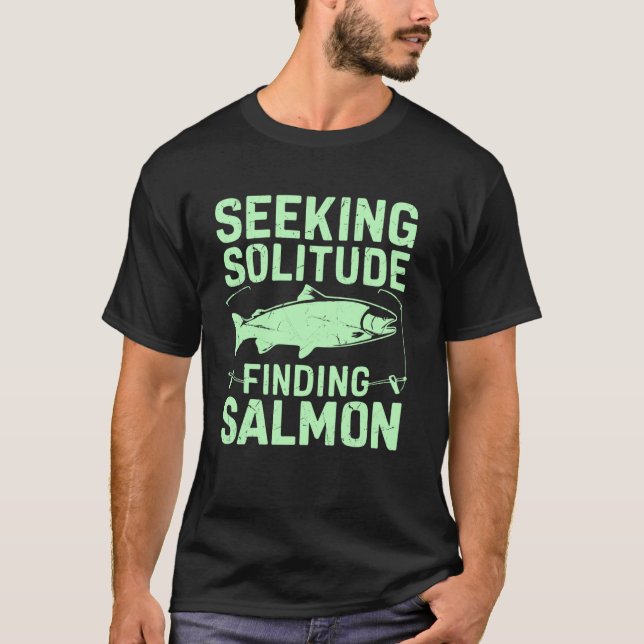 Camiseta Buscando Soledad Encontrando Pesca de Salmón (Anverso)
